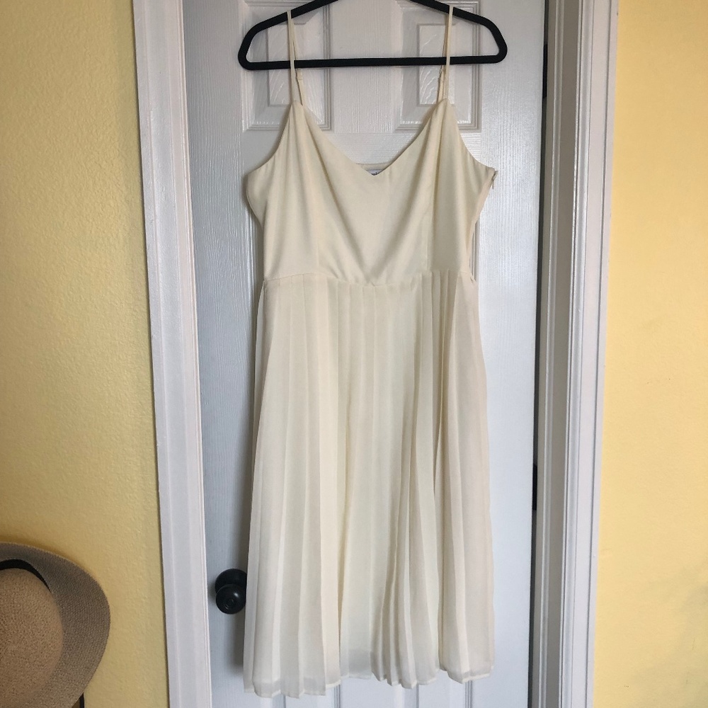 cupcakes & cashmere Dainty Cream Dress